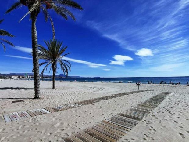 "Campello Beachside Duplex, Coastal Escape, Only 50 Meters From Sea" El Campello Εξωτερικό φωτογραφία